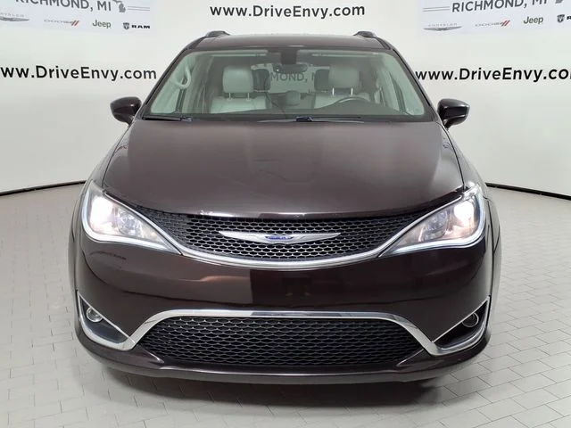 Used 2018 Red Chrysler Touring L Plus image 2