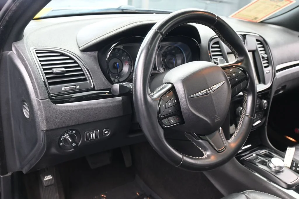 Used 2018 Maximum Steel Metallic Clearcoat Chrysler S image 17