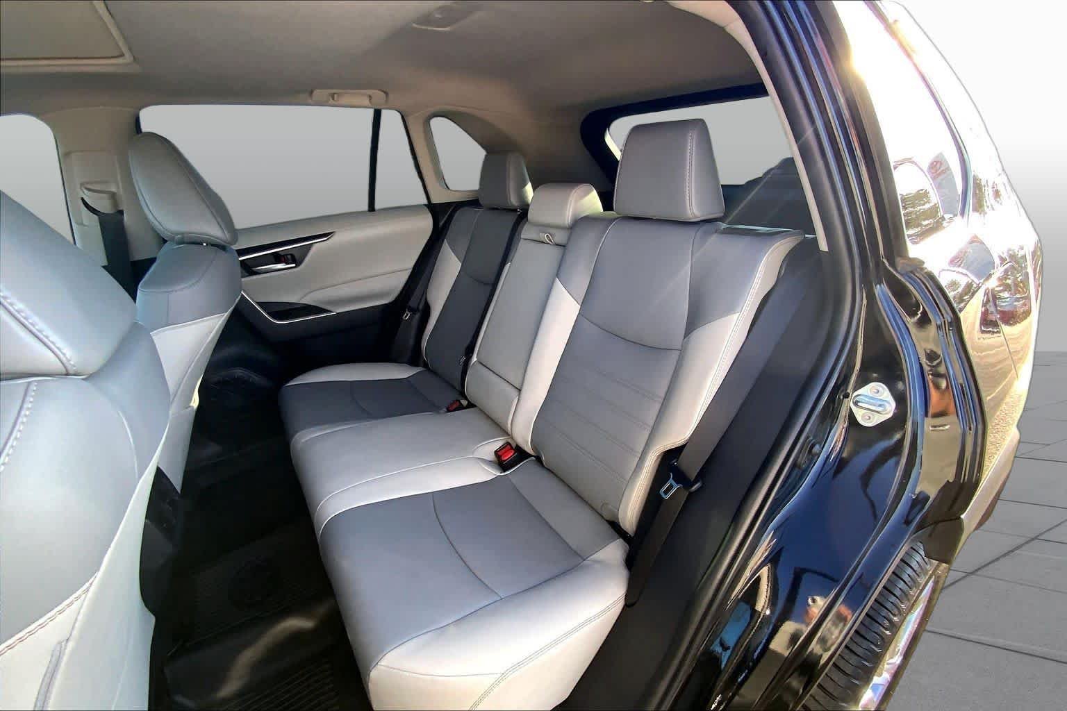 Used 2023 Midnight Black Metallic Toyota XLE Premium image 21