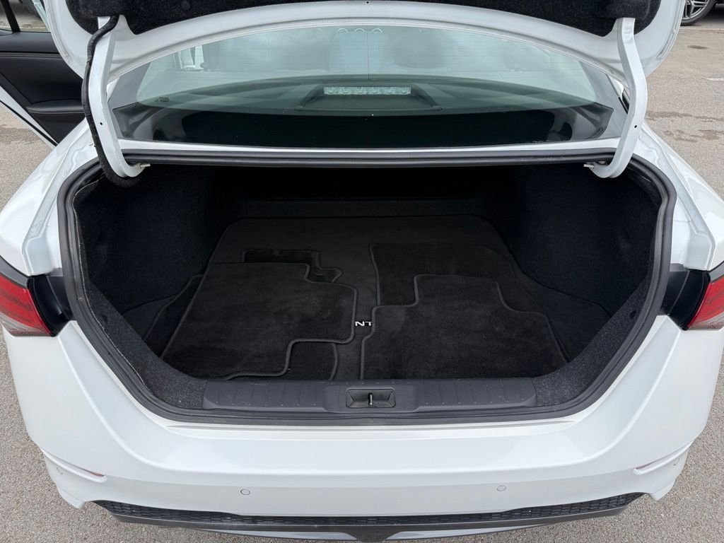 Used 2021 White Nissan SR image 16