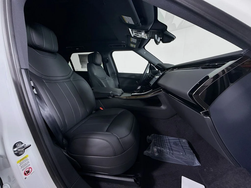 Certified Used 2025 White Land Rover Dynamic SE image 30