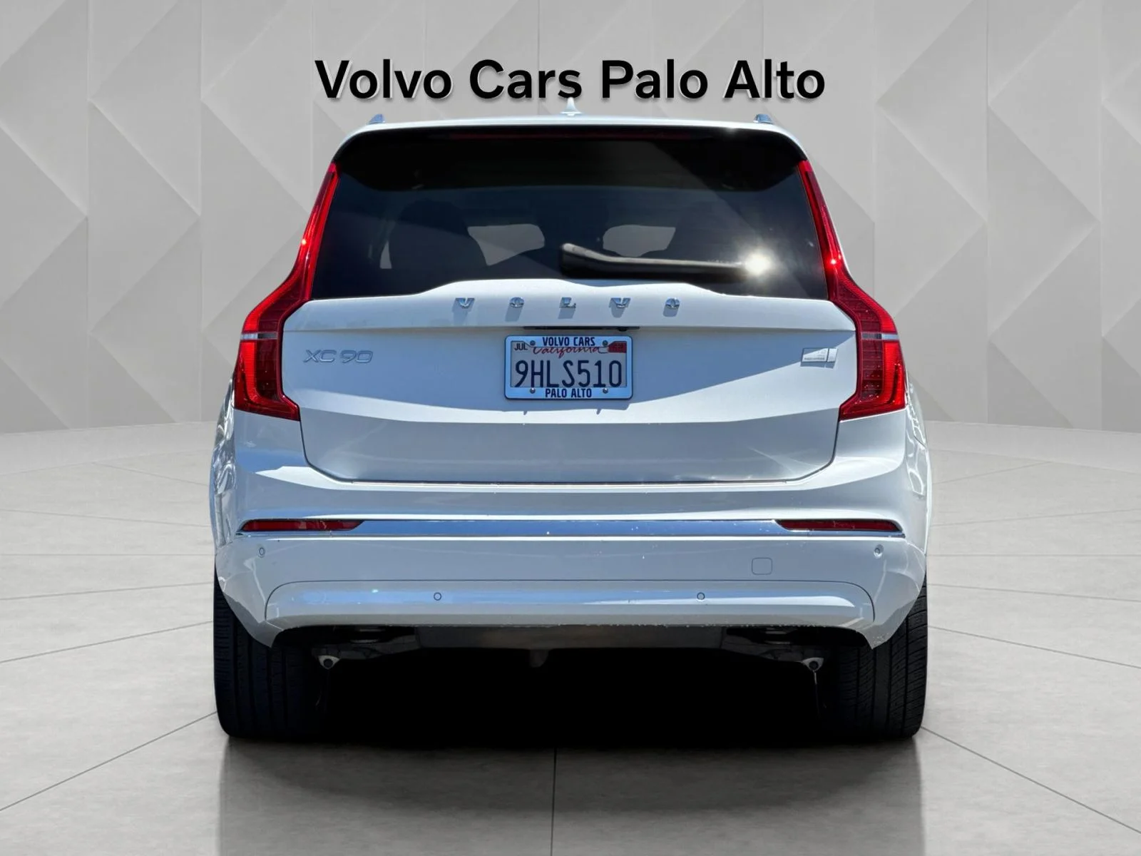 Used 2023 White Volvo T8 Plus Bright Theme 7 Passenger image 9
