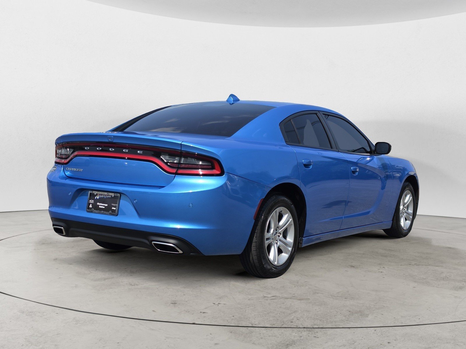 Used 2023 B5 Blue Pearlcoat Dodge SXT image 3