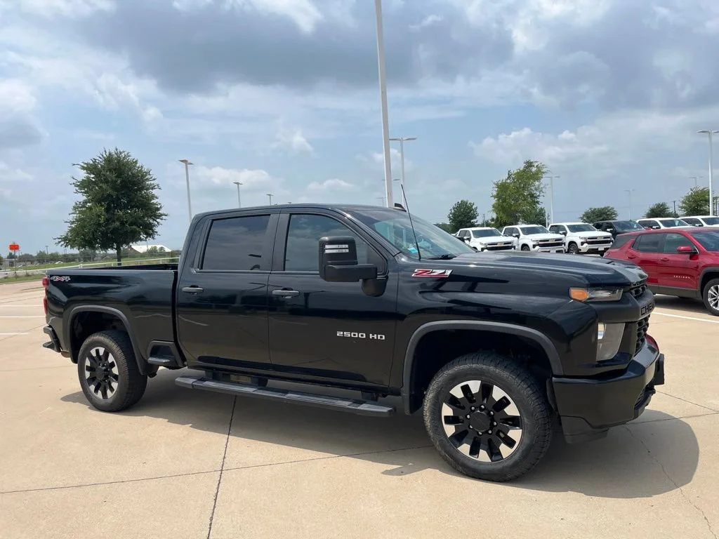 Used 2020 BLACK Chevrolet Custom image 7