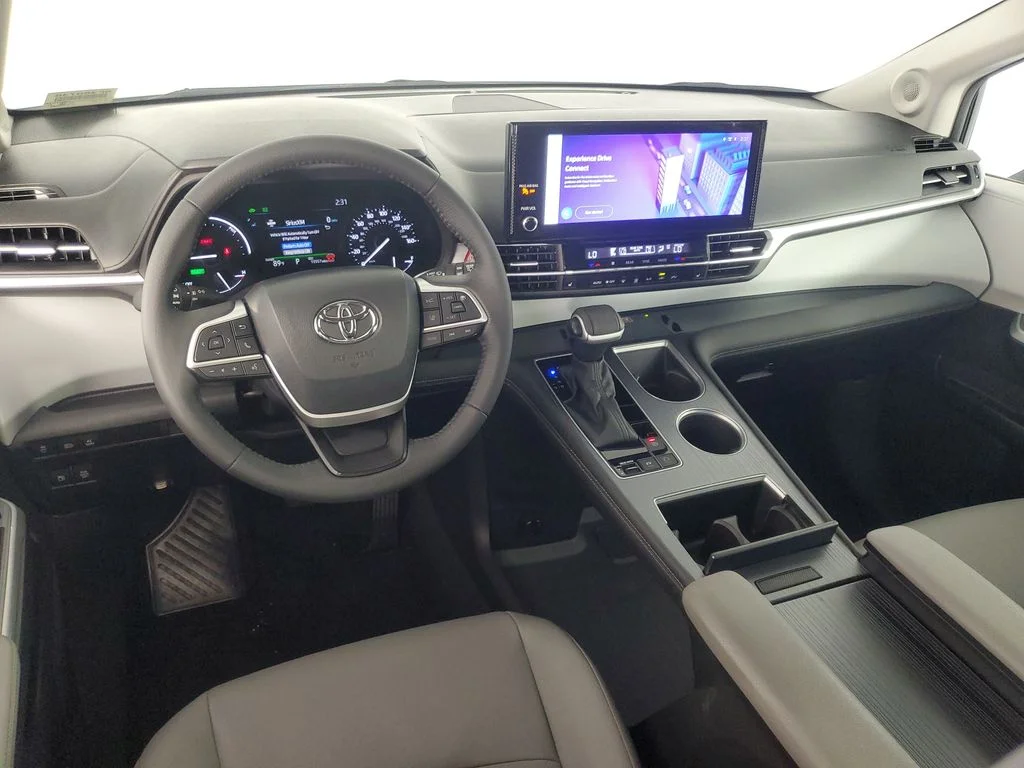 2025 Toyota Sienna XLE - Photo 15
