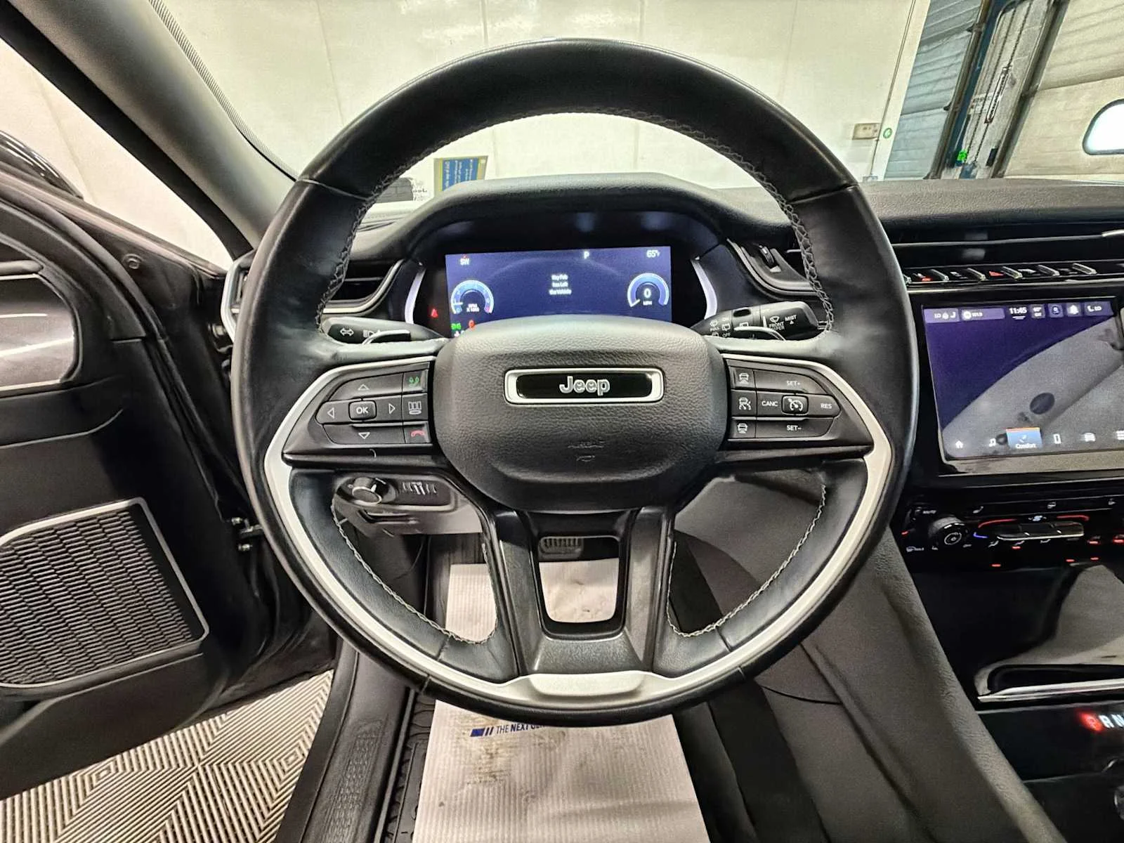 Used 2022 Baltic Gray Metallic Clearcoat Jeep Laredo image 11
