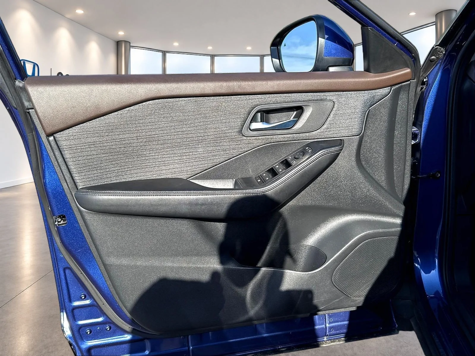 Used 2023 Caspian Blue Metallic Nissan SV image 23