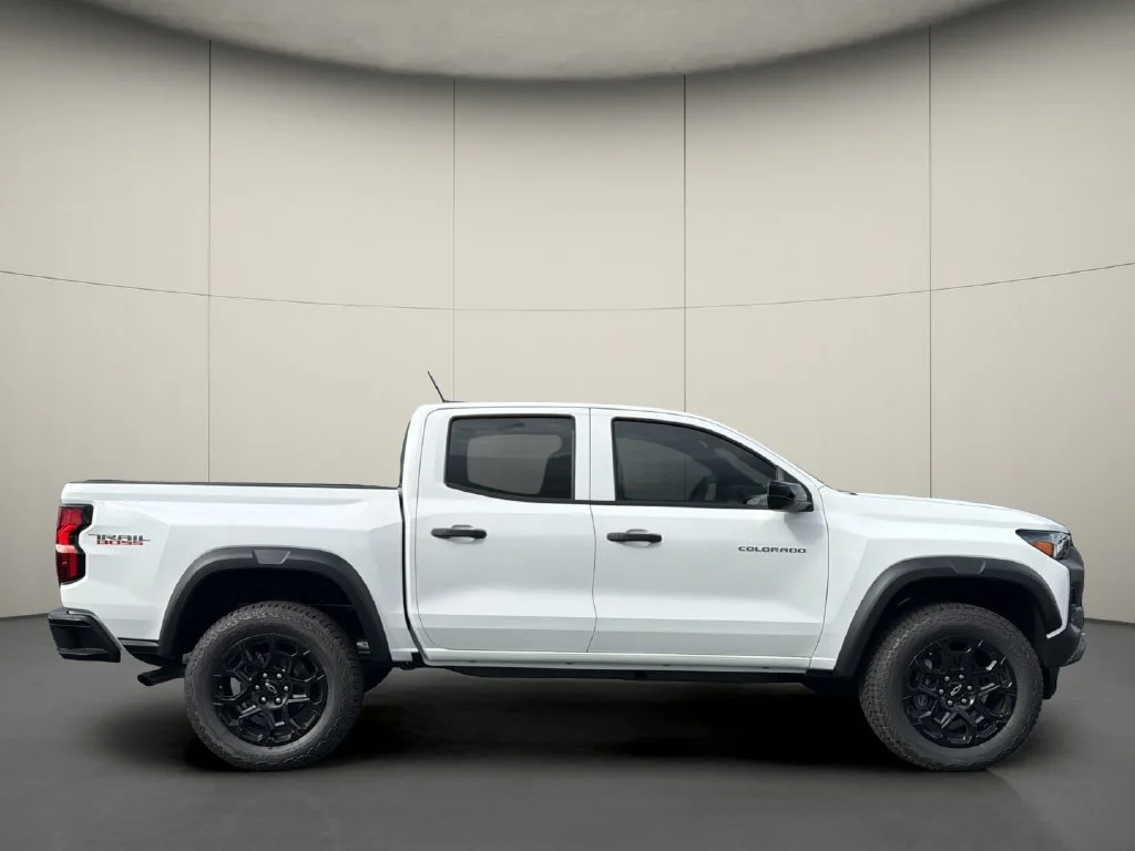 New 2026 Summit White Chevrolet Trail Boss image 8