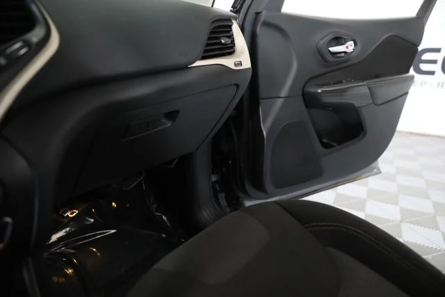 Used 2016 Gray Jeep Latitude image 16