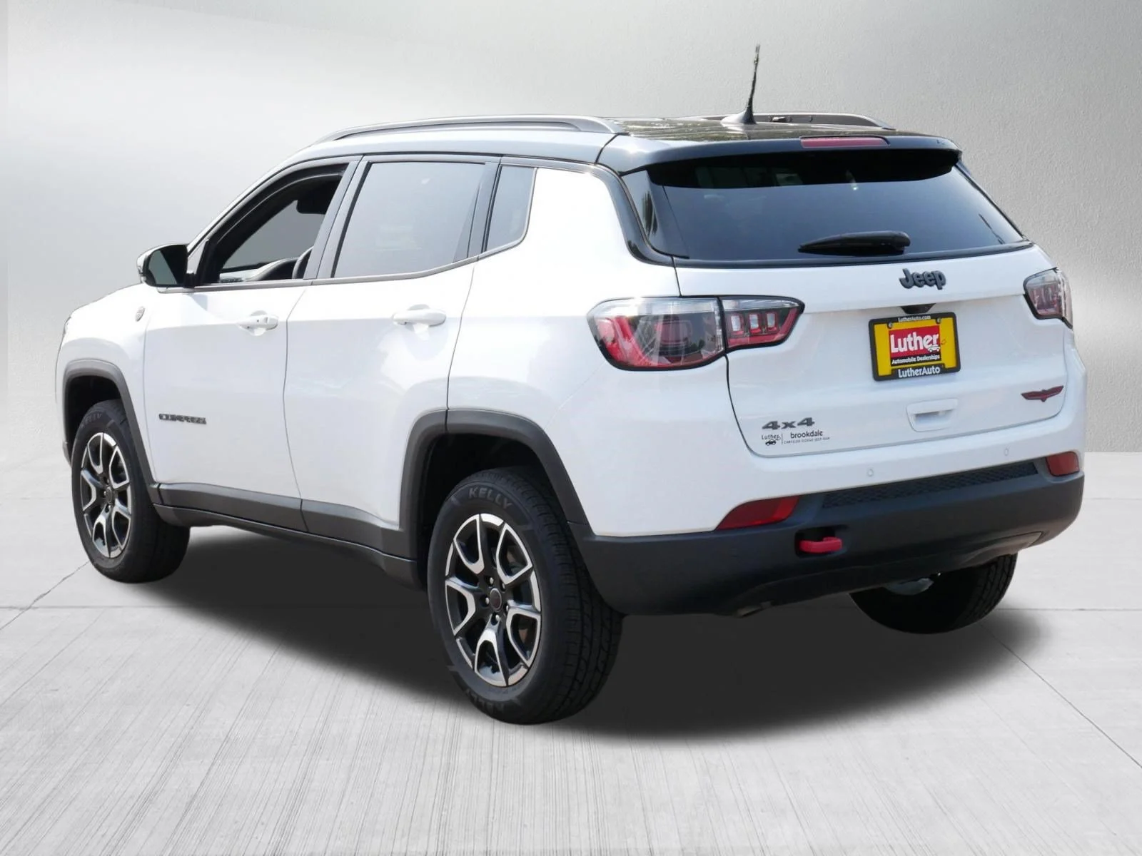 Used 2025 Bright White Clearcoat Jeep Trailhawk image 5