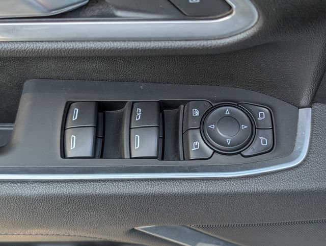 Used 2025 Summit White Chevrolet LT image 20