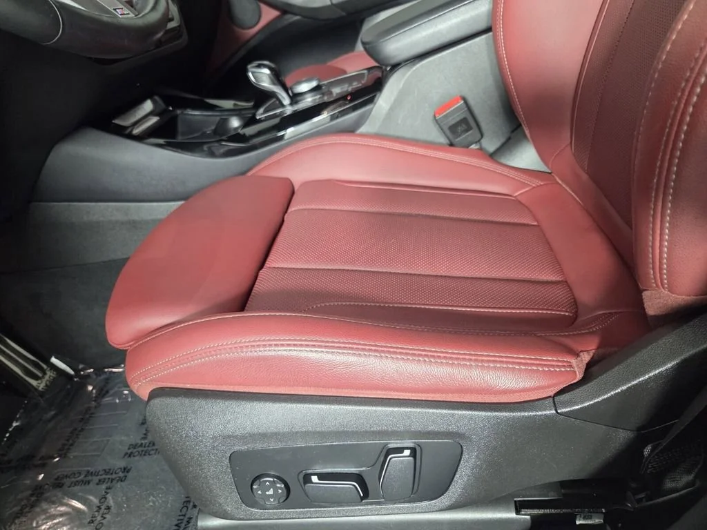 Used 2024 Alpine White BMW sDrive30i image 11