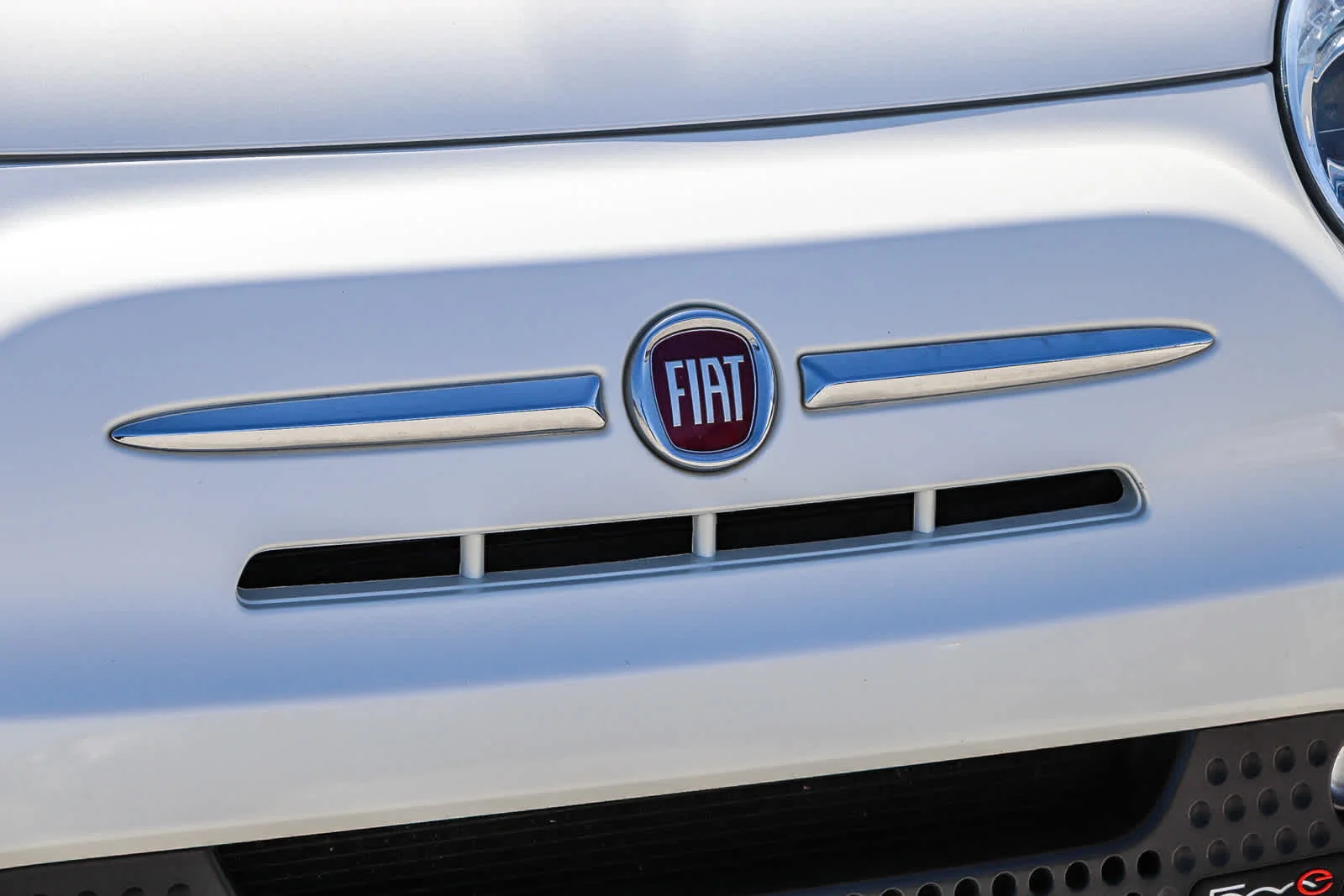 Used 2016 Bianco Perla (Pearl White Tri-Coat) FIAT  image 5