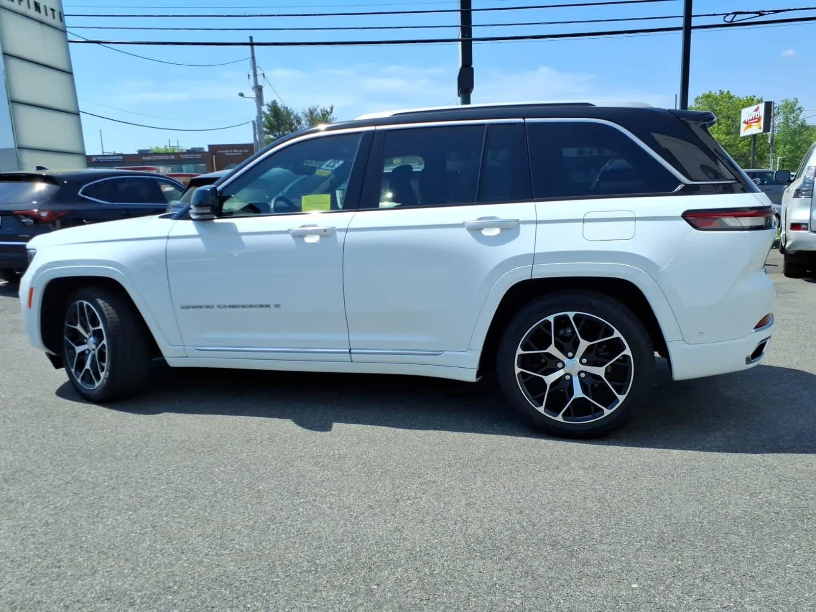 Used 2023 Bright White Clearcoat Jeep Summit Reserve image 8