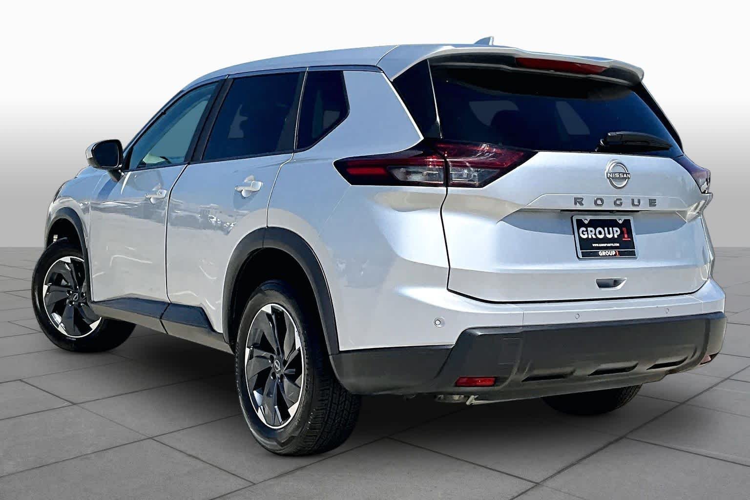 Used 2025 Brilliant Silver Metallic Nissan SV image 11
