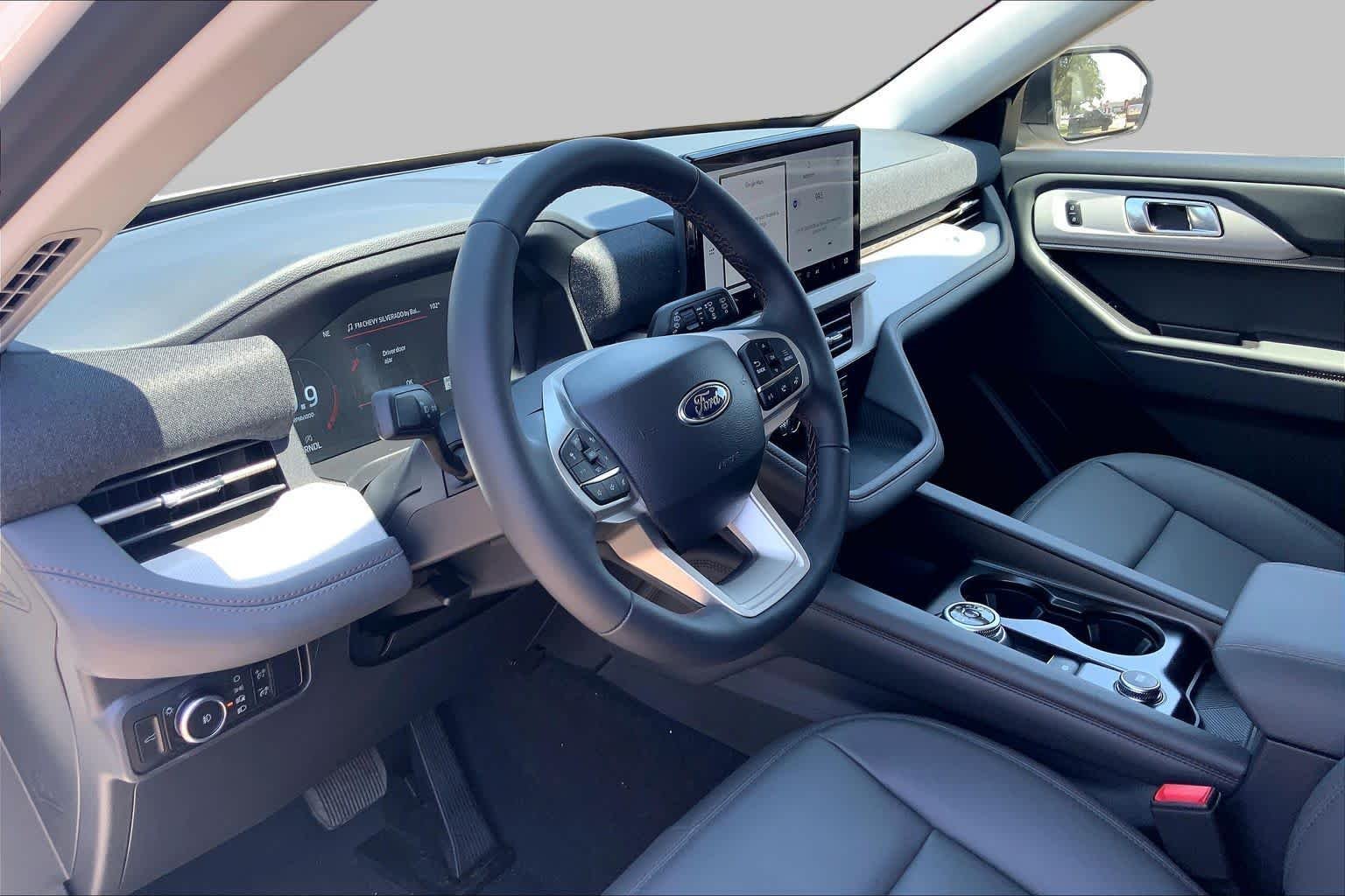 New 2026 Star White Metallic Tri-Coat Ford Active image 8