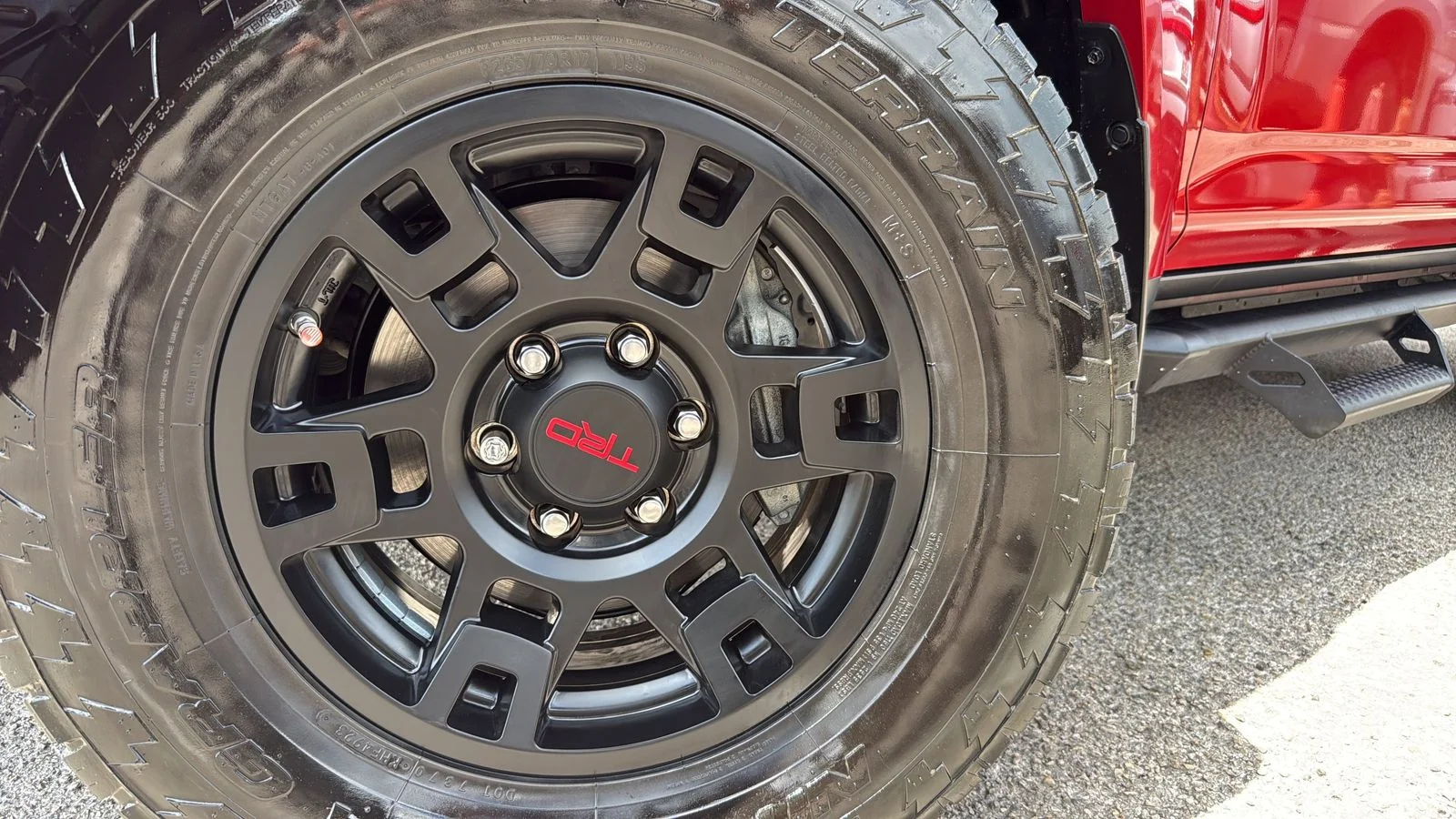 Used 2021 Red Toyota Venture image 29