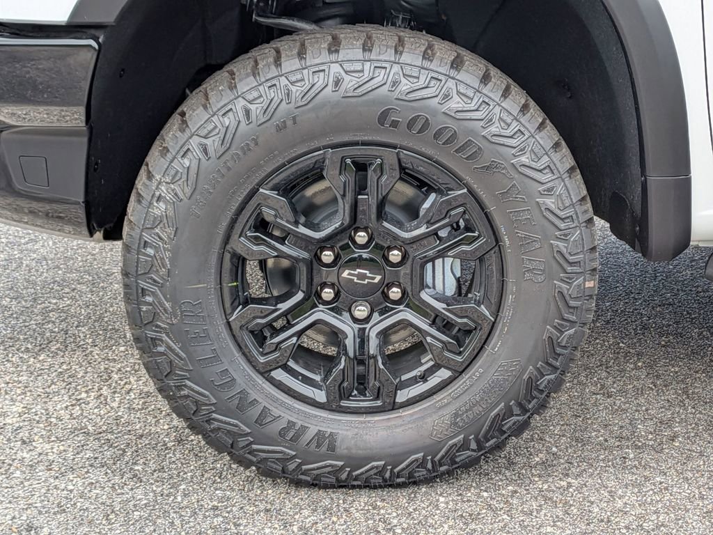 New 2026 Summit White Chevrolet ZR2 image 11