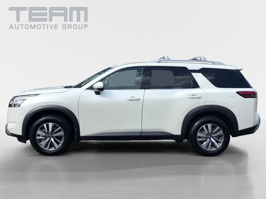 Used 2023 White Nissan SL image 4