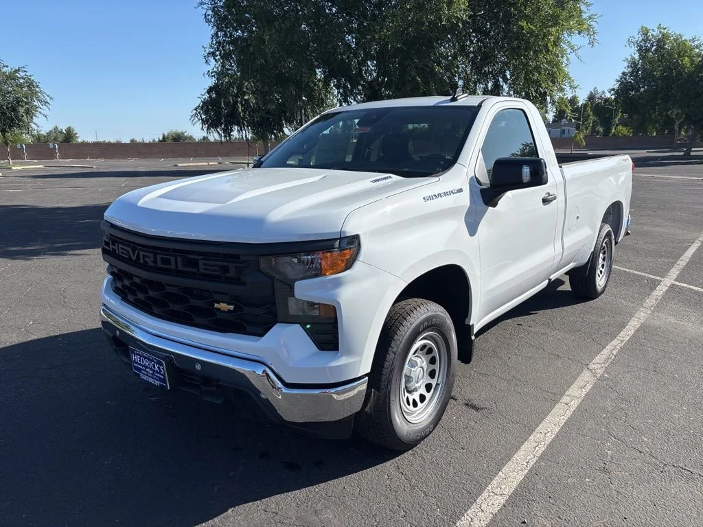 New 2025 Summit White Chevrolet WT image 7