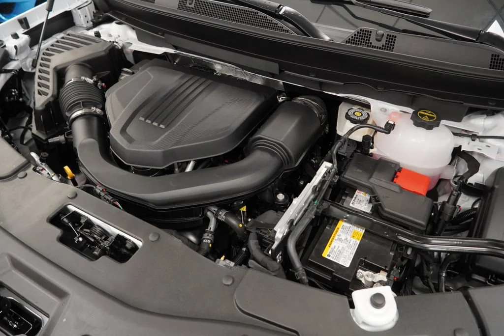 New 2027 Summit White Chevrolet LT image 42
