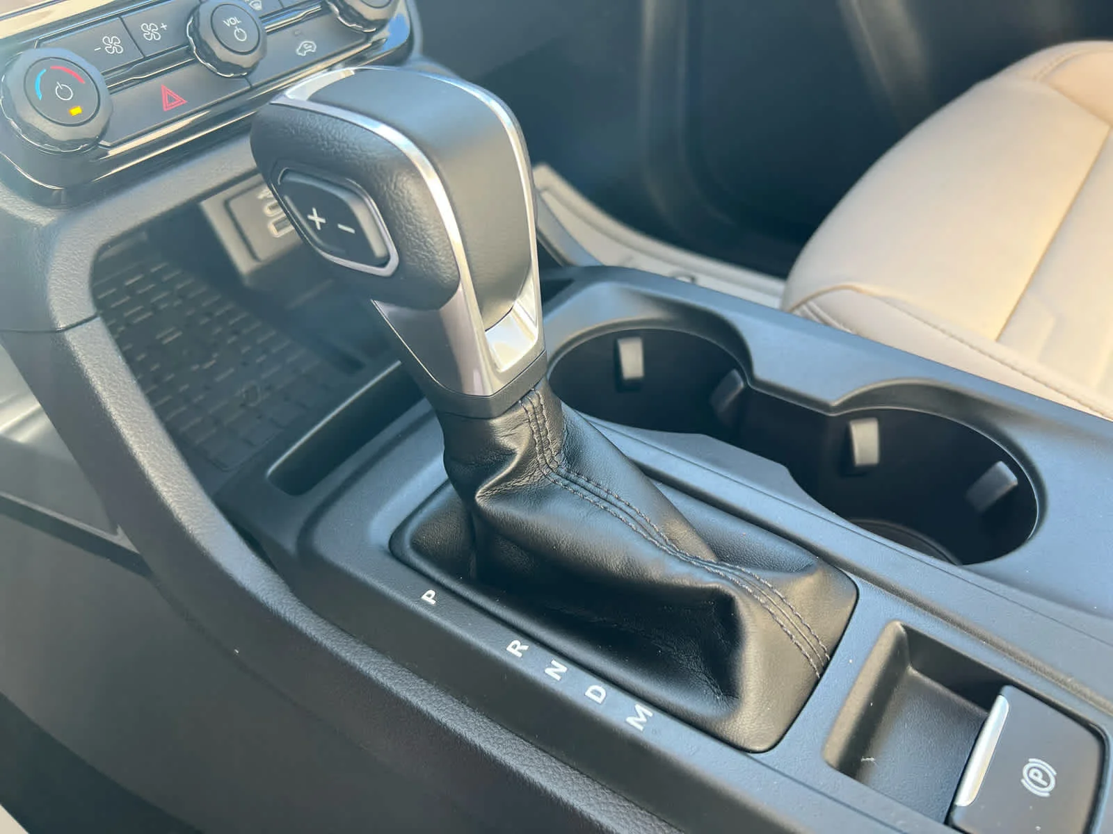 New 2025 Desert Sand Ford LARIAT image 18