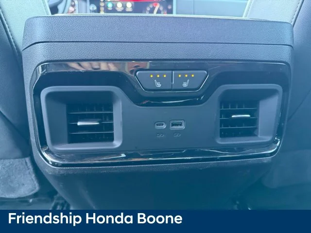 Used 2025 White GMC AT4 image 42