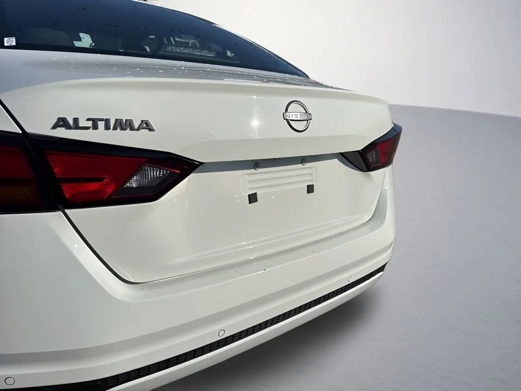 Used 2025 White Nissan SV image 32