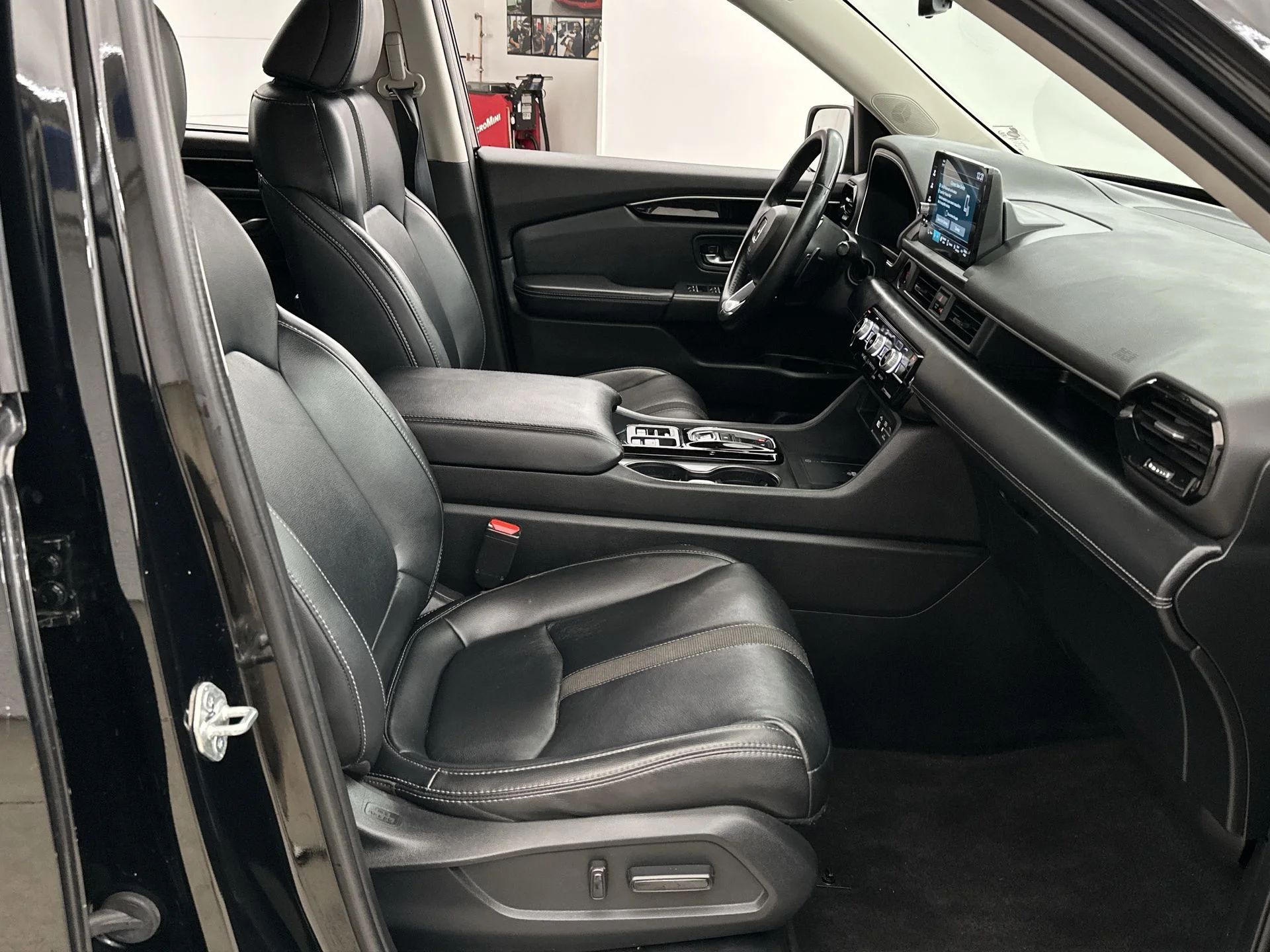 Used 2023 Black Honda EX-L image 15