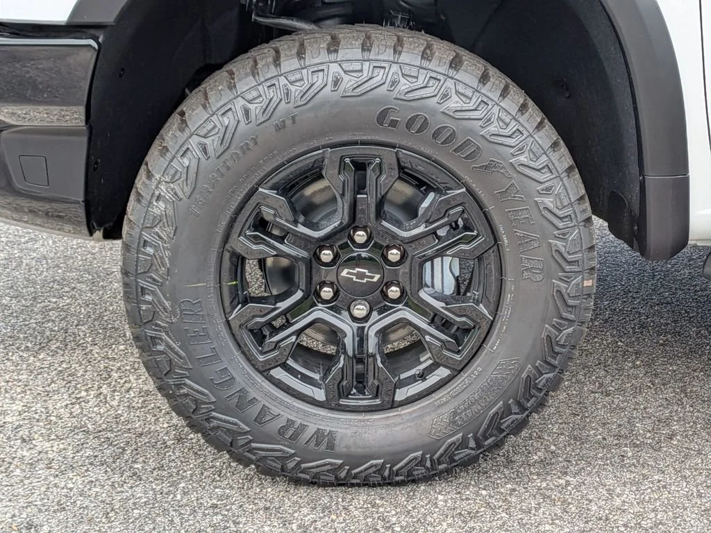 New 2026 Summit White Chevrolet ZR2 image 11
