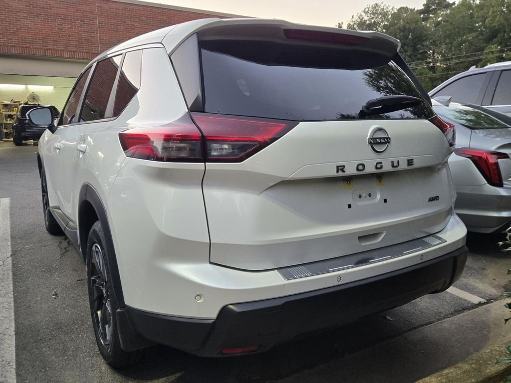 Used 2025 White Nissan SV image 4
