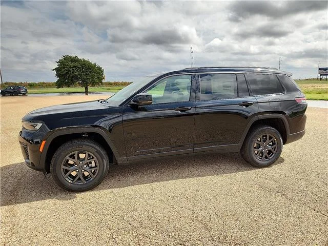 New 2027 PX8 High Gloss Jeep L LAREDO ALTITUDE 4X2 image 2