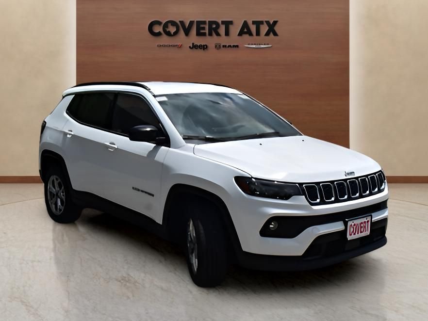 Used 2025 White Jeep Latitude image 7