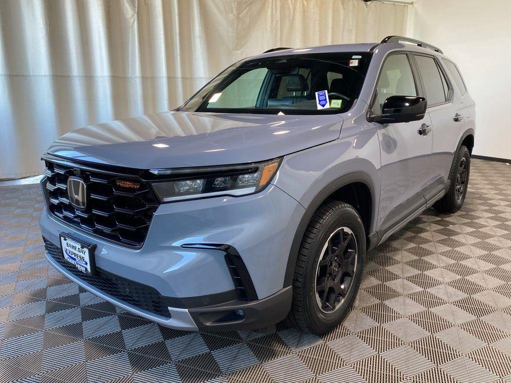 Used 2025 Lunar Silver Metallic Honda TrailSport image 5