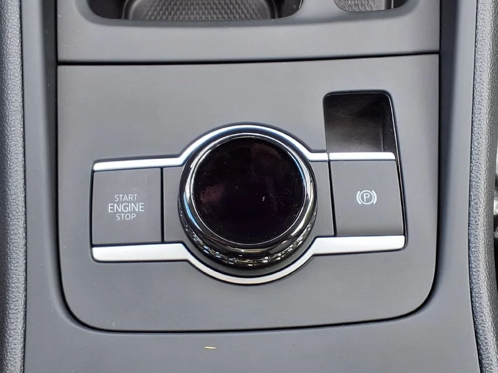 New 2026 Deep Black Pearl Volkswagen SE image 18
