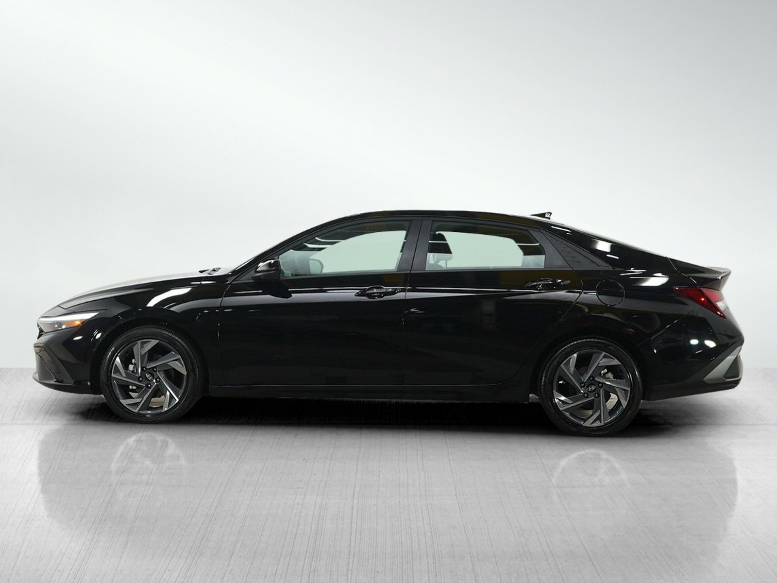 Certified 2025 Hyundai Elantra SEL with VIN KMHLM4DG7SU065760 for sale in Minneapolis, Minnesota