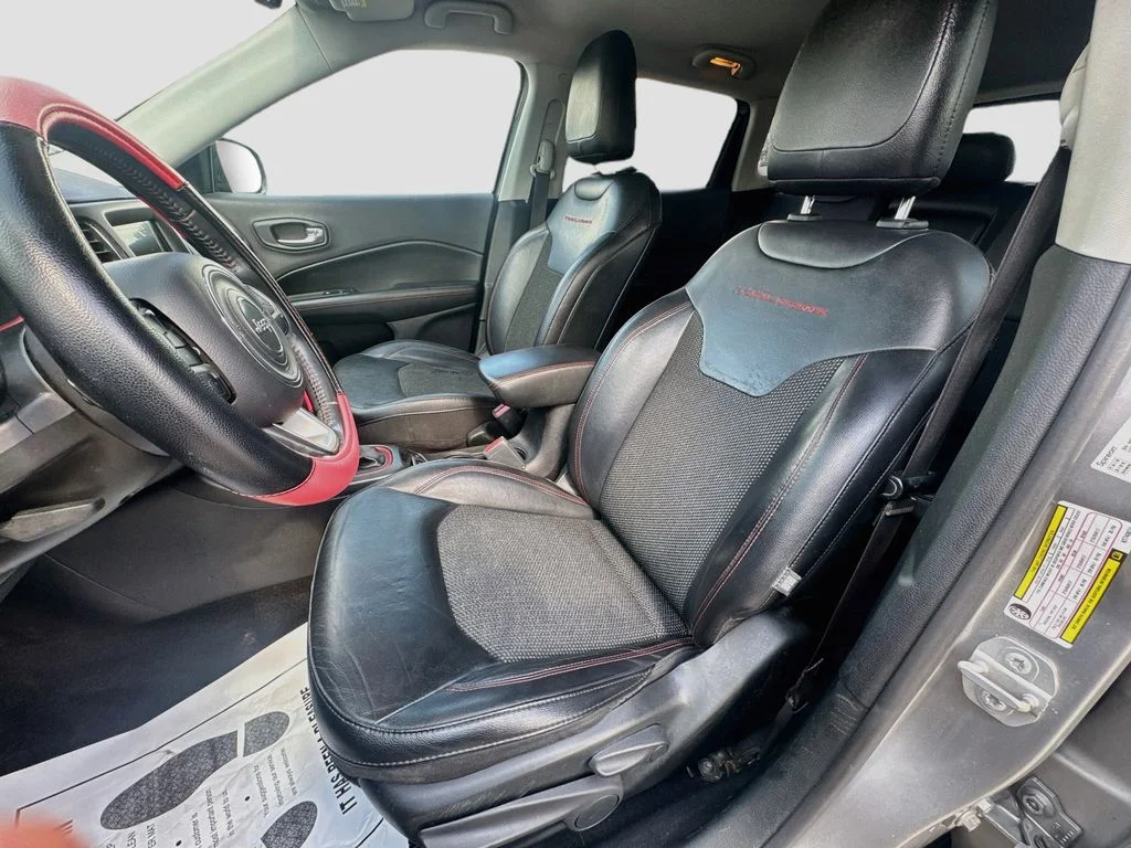 Used 2019 Silver Jeep Trailhawk image 23