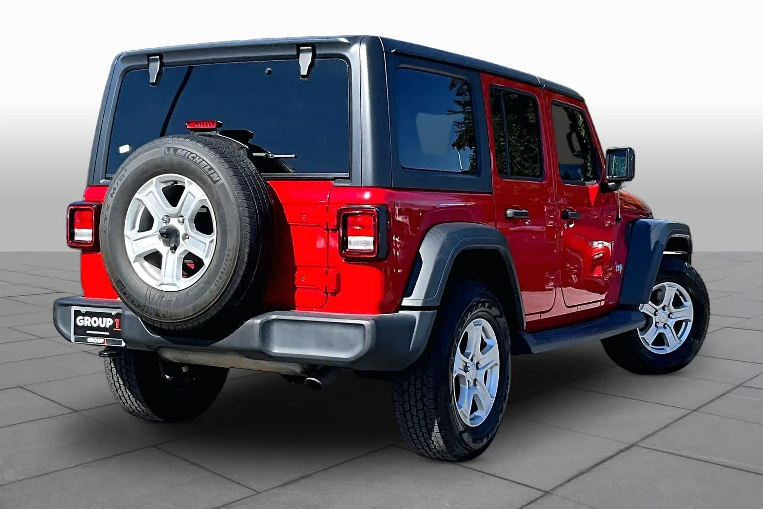 Used 2018 Firecracker Red Clearcoat Jeep Sport S image 12