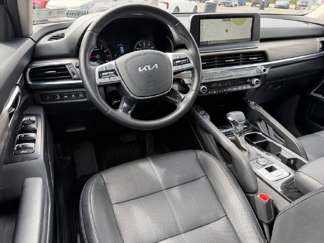 Used 2022 Black Kia EX image 7