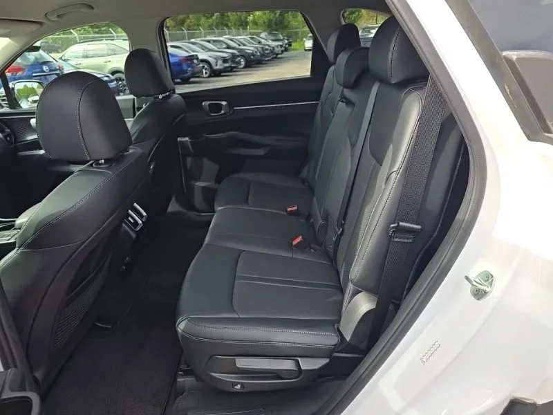 Used 2021 White Kia S image 28