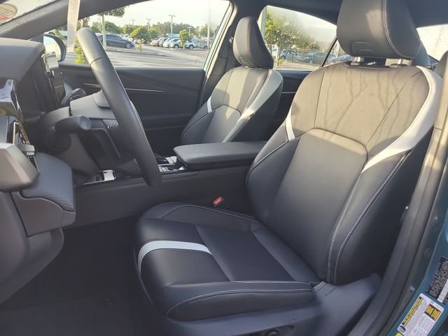 Used 2025  Toyota SE image 17