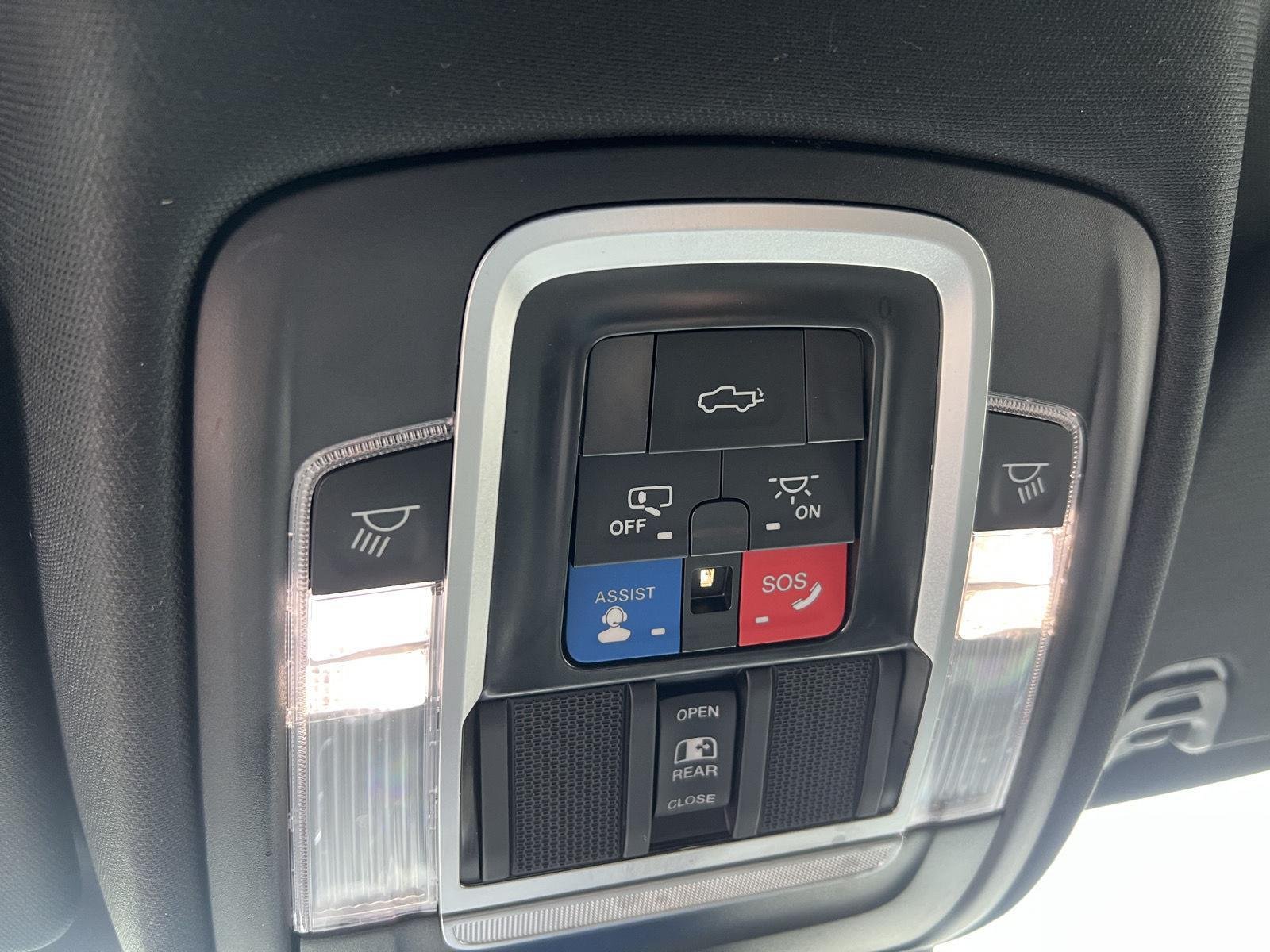 Used 2022 Silver Ram Laramie image 33