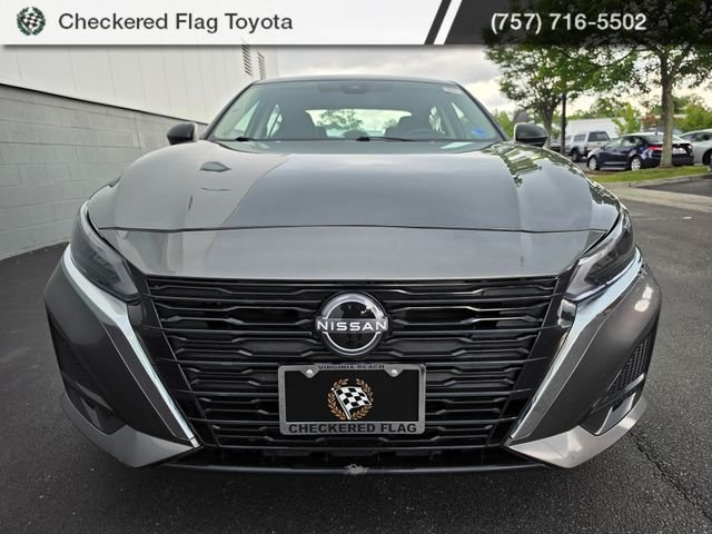Used 2025 Gun Metallic Nissan 2.5 SV image 8