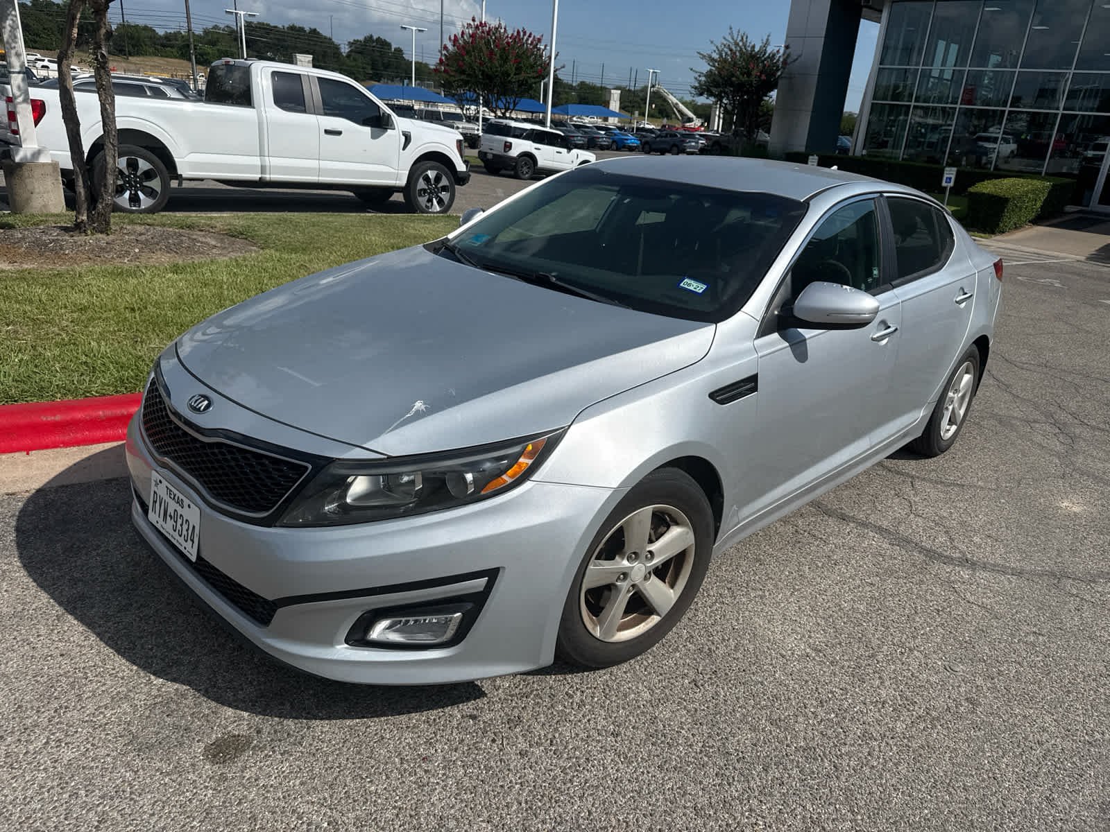 Used 2015 Sparkling Silver Kia LX image 3