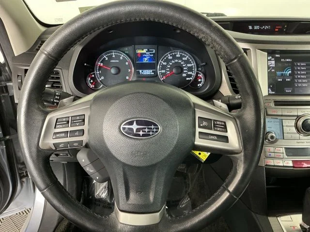 Used 2014 Silver Subaru 2.5i image 16
