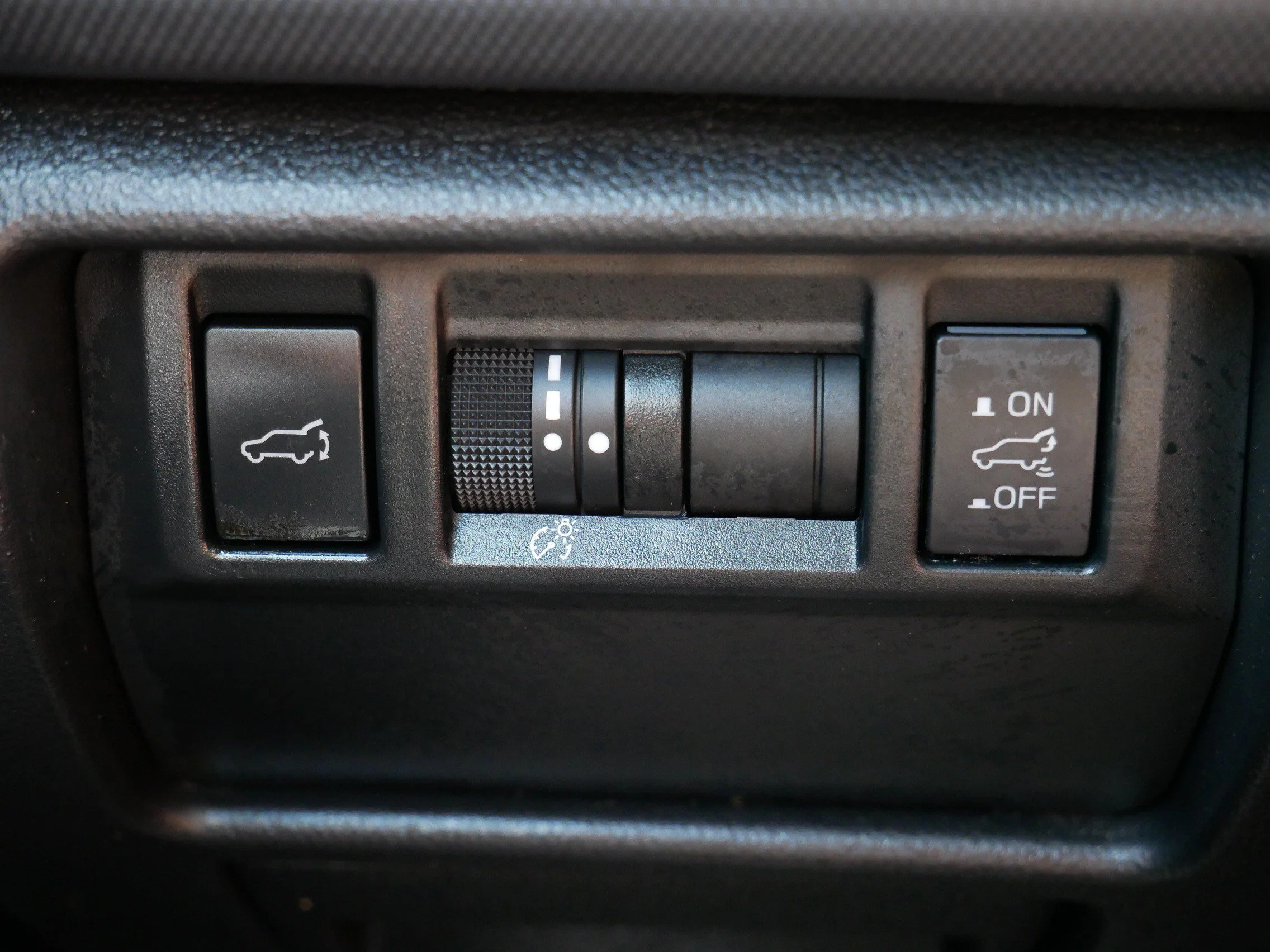 Used 2025 Magnetite Gray Metallic Subaru Premium image 27