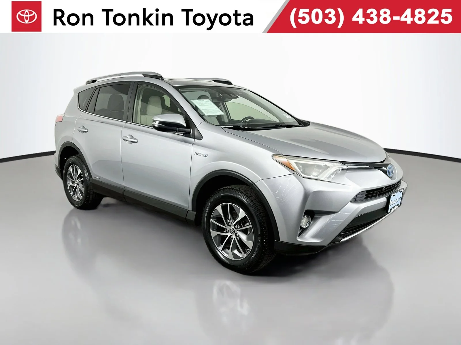 Used 2017 Silver Toyota XLE image 1