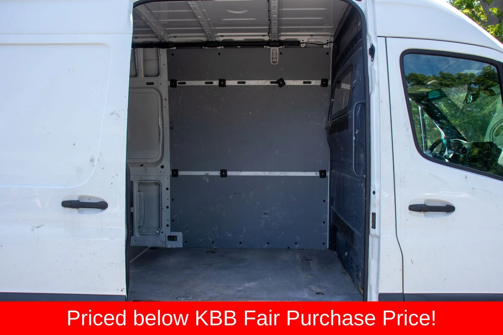 Used 2021 White Mercedes-Benz Cargo 170 WB image 12