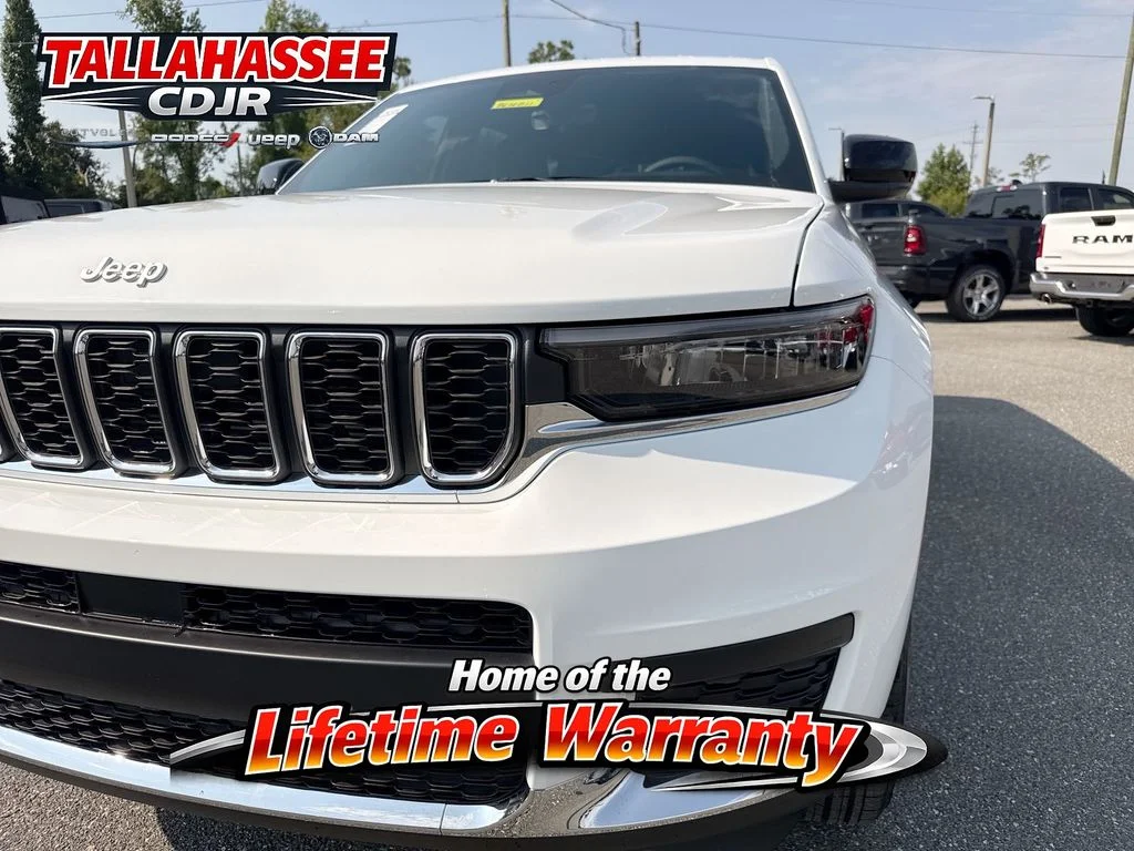 New 2026 Bright White Clear-Coat Exterior Paint Jeep  image 11