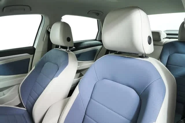 Certified Used 2025 Opal White Pearl Volkswagen SE image 5